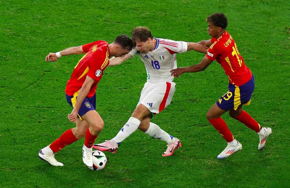 DB电竞竞猜入口-关于欧洲网球队鏖战西班牙网球队，克耶高斯统治全场的信息