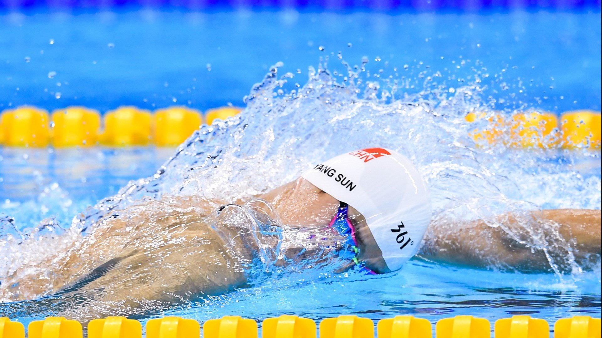 赛道与球场，当F1引擎轰鸣遇见米切尔的末节统治