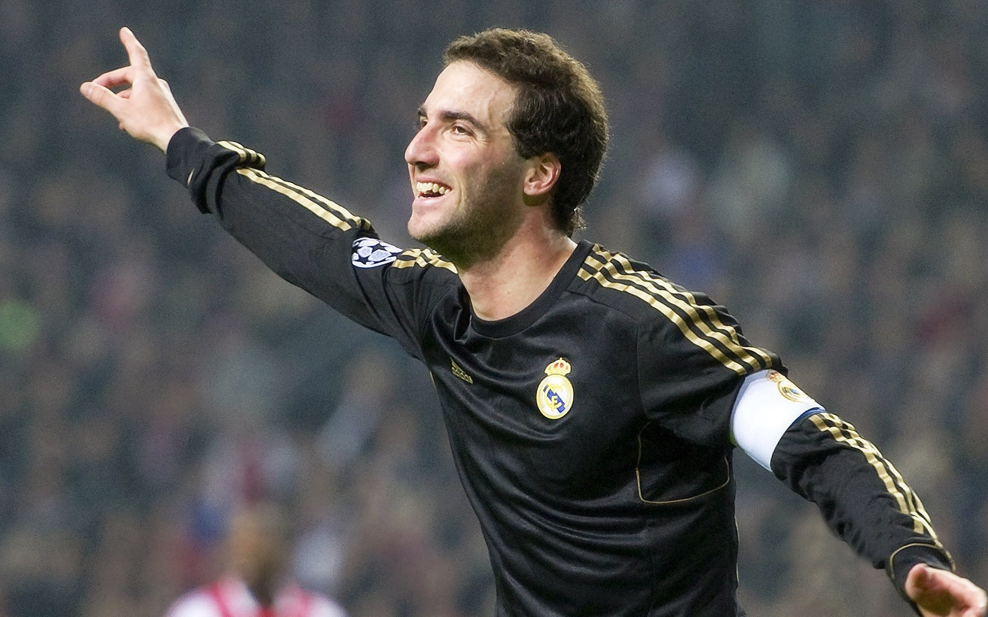 英超争冠焦点战，比利亚雷亚尔火力压制尼日利亚